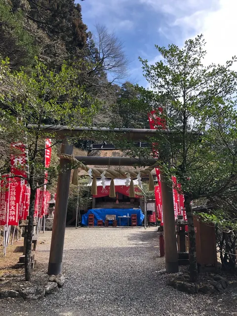 三柱稲荷神社（撮影: くりたま）