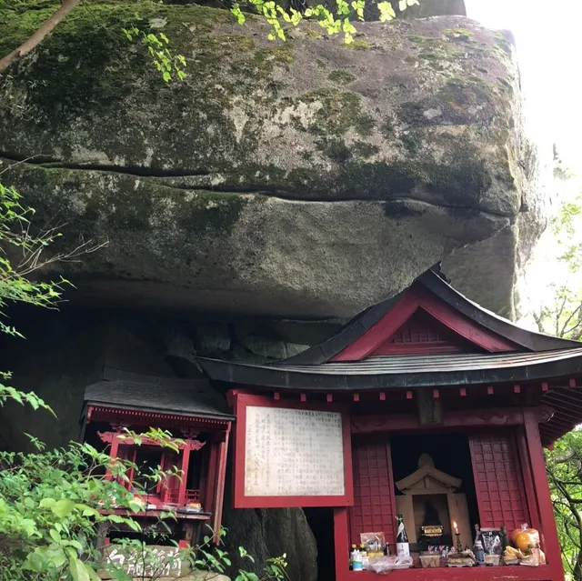 石穴稲荷神社（撮影: くりたま）